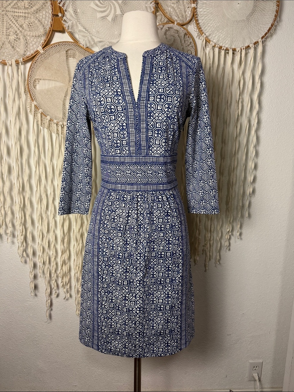 J. McLaughlin Blue and White 3/4 Sleeve Printed Dress Size Small - Picture 2 of 11